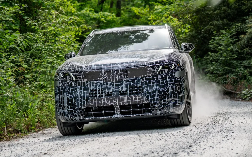 BMW iX5 şimdiye kadarki en büyük bataryayla sahneye çıkıyor