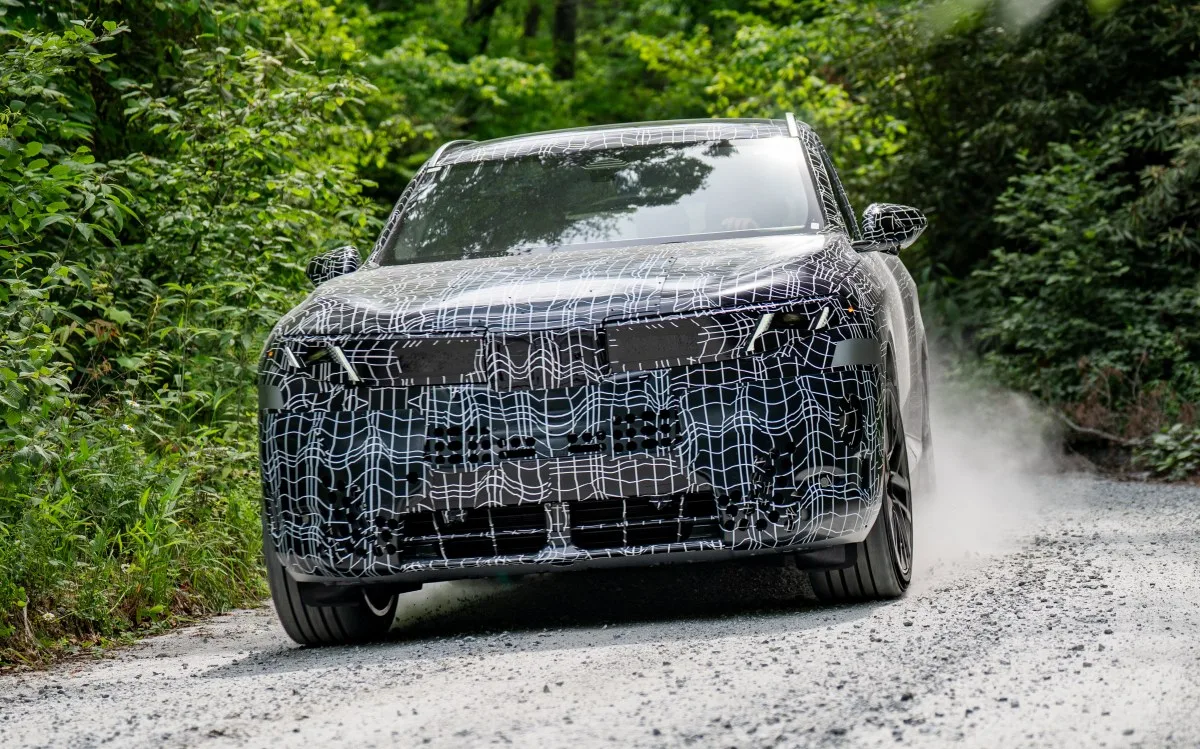 BMW iX5 şimdiye kadarki en büyük bataryayla sahneye çıkıyor