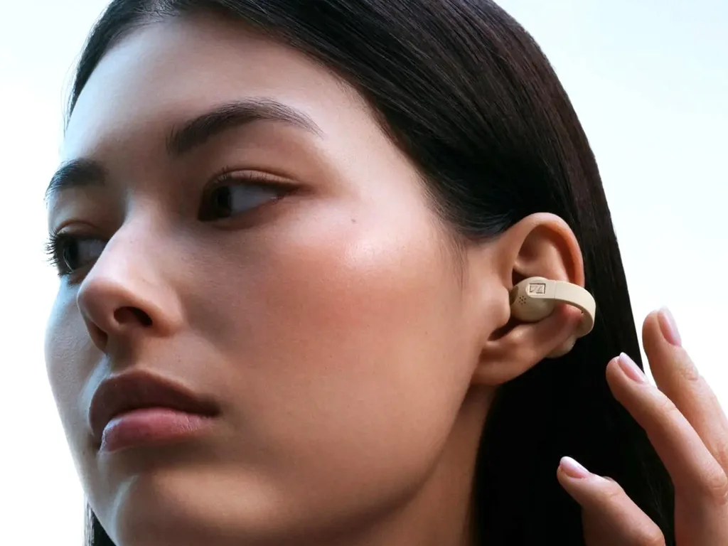 Sennheiser’ın yeni açık tasarım kulaklığı Accentum Clip tek şarjla 9 saate kadar çalışıyor