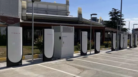 Tesla Supercharger Afyonkarahisar Dörtyol’da 12 stall ile açıldı