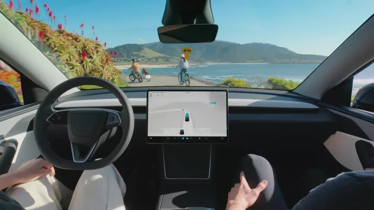 Autopilot açık Tesla evin içine daldı, bir kişi hayatını kaybetti