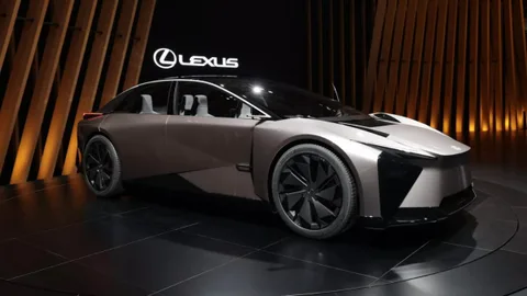 Toyota milyarlarca dolarlık planı değiştirdi, elektrikli Lexus sedan gelmeyecek