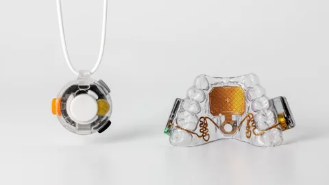 MouthPad dilinizi fareye çevirerek cihazları kontrol ediyor