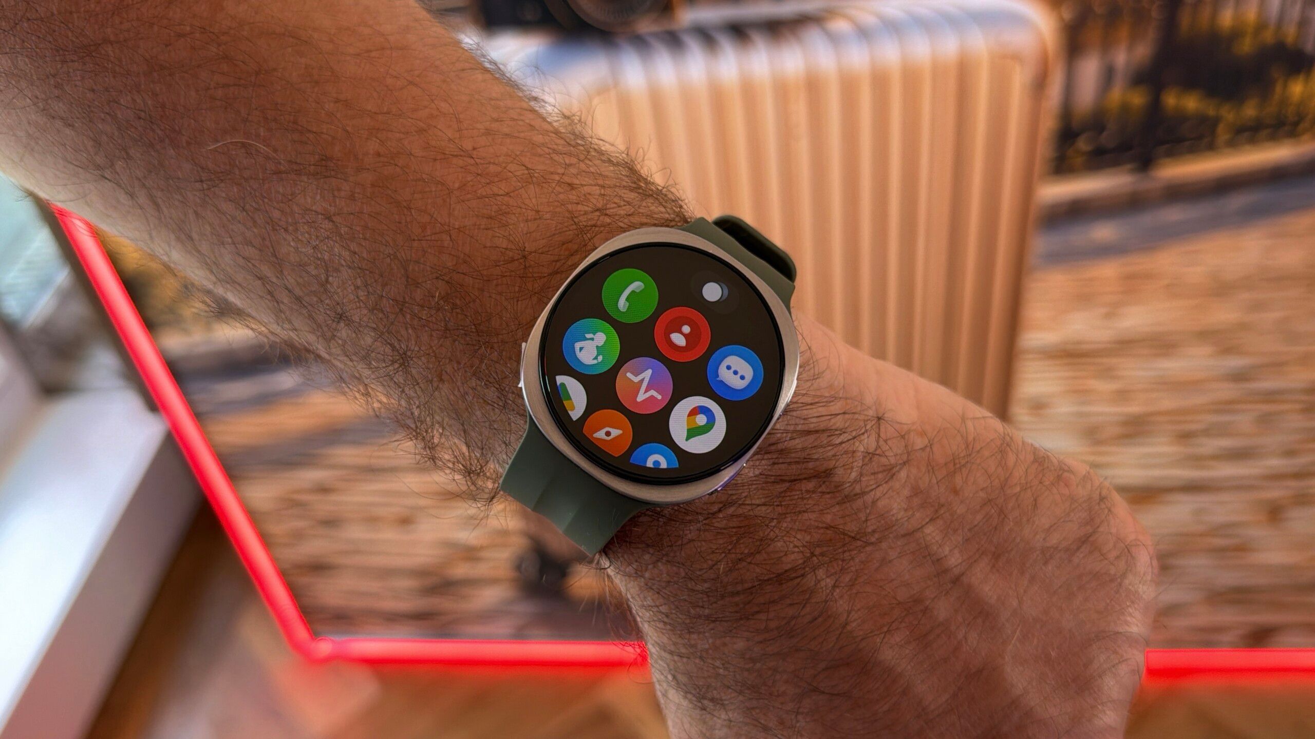 Samsung’un ücretsiz yazılımı Galaxy Watch’u baştan tasarlamanıza izin veriyor