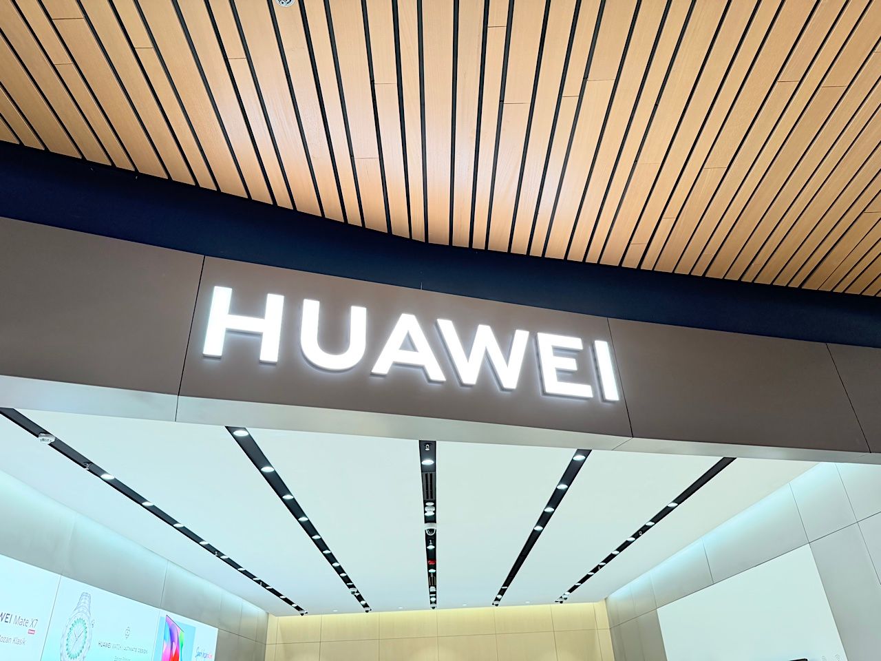 Huawei İstanbul’daki yeni mağazasını Marmara Forum’da açtı