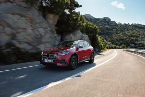 Mercedes GLA 657 km menzili 320 kW şarjla birleştiriyor