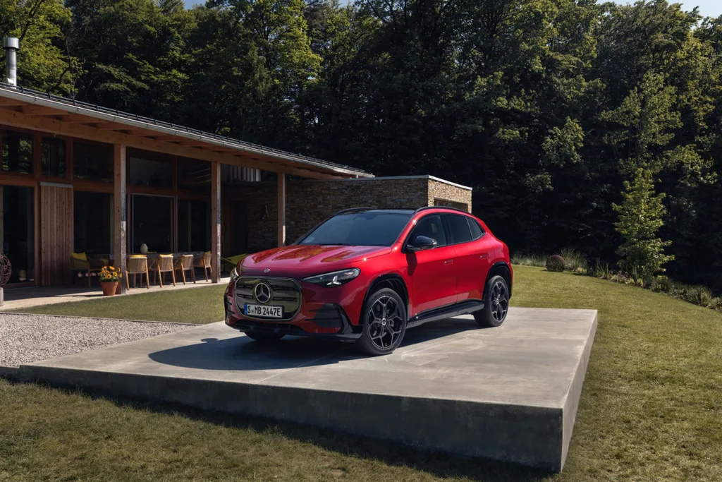 Mercedes GLA 657 km menzili 320 kW şarjla birleştiriyor