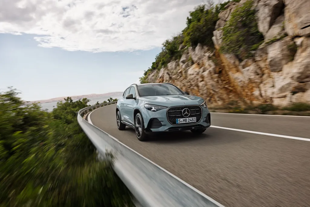 Mercedes GLA 657 km menzili 320 kW şarjla birleştiriyor