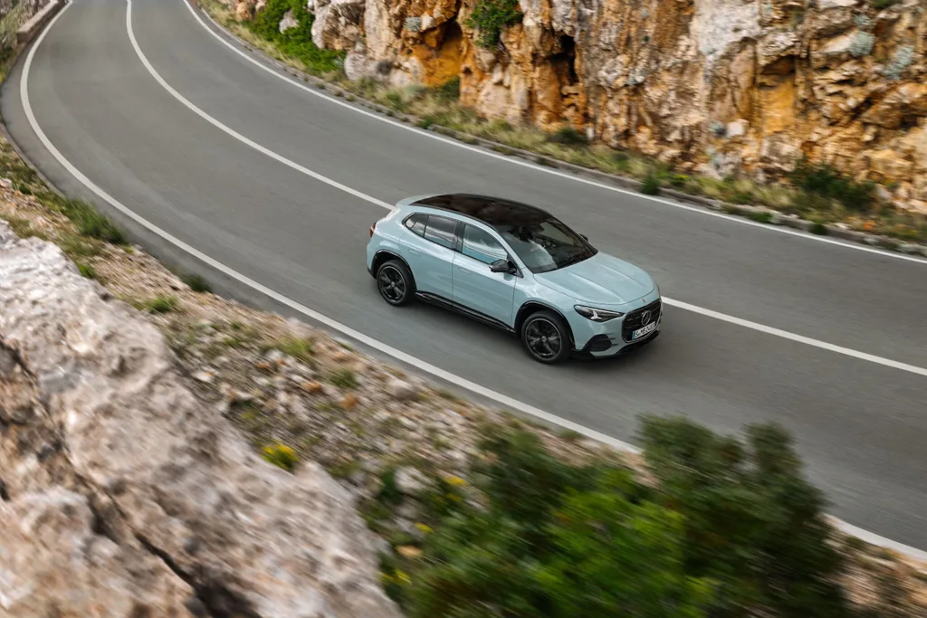 Mercedes GLA 657 km menzili 320 kW şarjla birleştiriyor