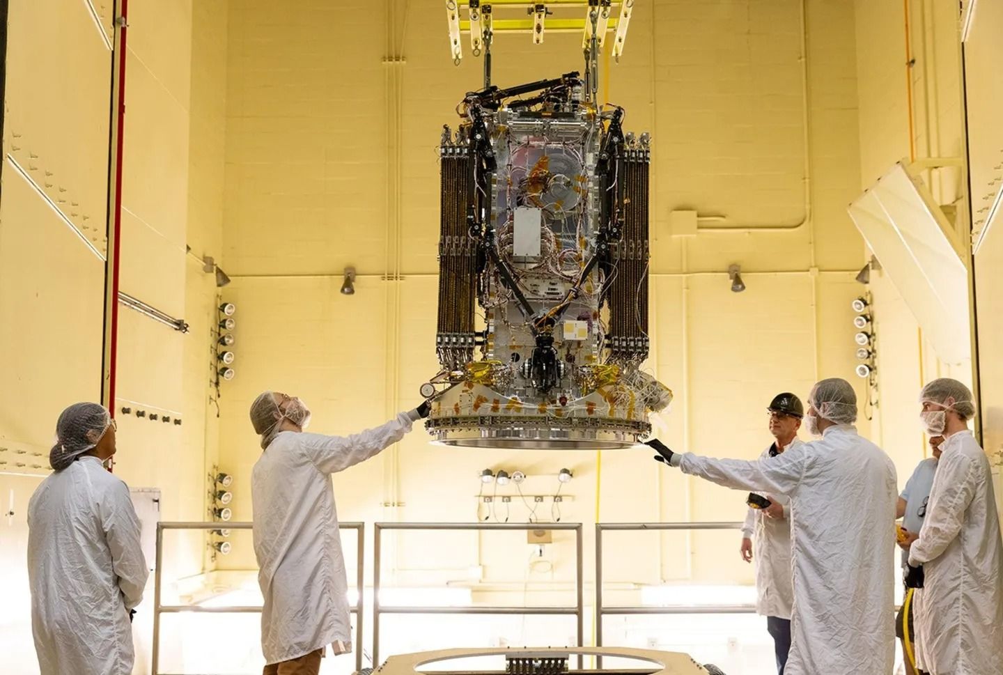 NASA, Dünya’ya düşme riski taşıyan Swift teleskobunu kurtarmaya çalışıyor