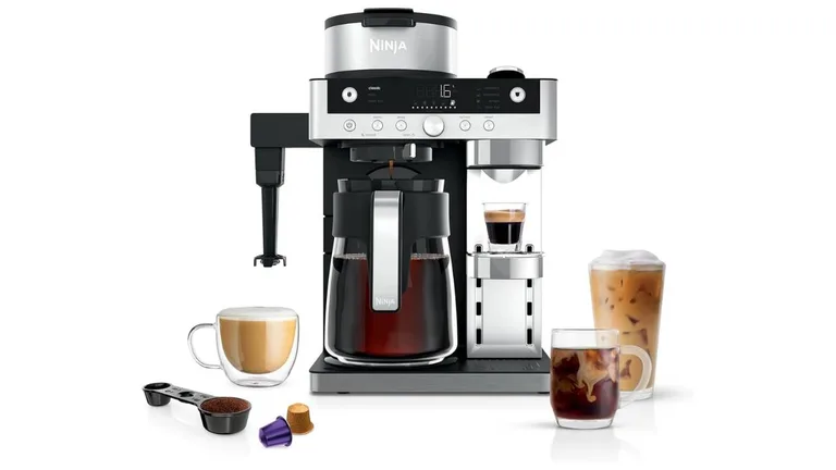 Ninja’nın filtre ve kapsül kahveyi tek makinede buluşturan modeli yüzde 28 indirimle 9.999 TL’ye indi
