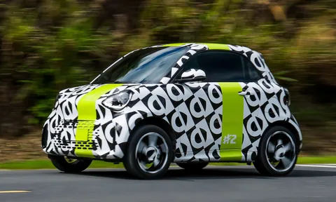 Smart’ın iki kişilik yeni elektrikli otomobili yollarda görüntülendi