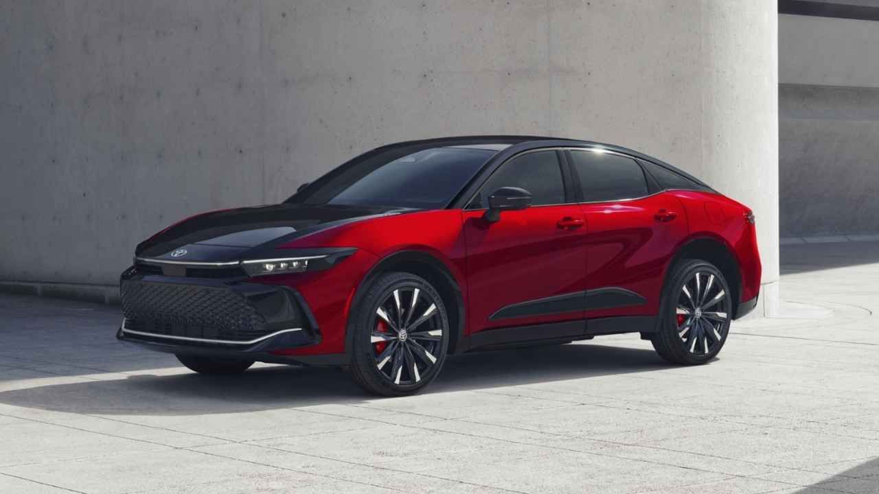 2027 Toyota Crown hibrit sistemi ve tasarımıyla yenilendi