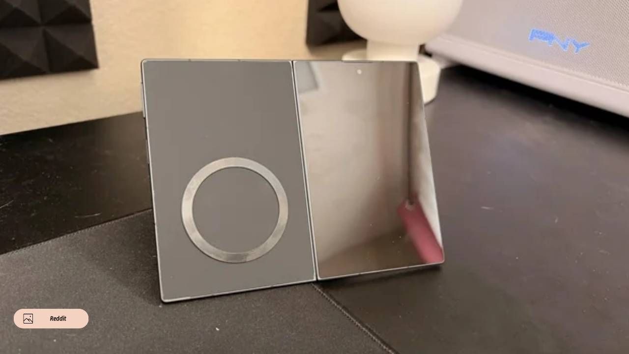 Galaxy Z Fold 8 sahibi kamera çıkıntısını jiletle söktü