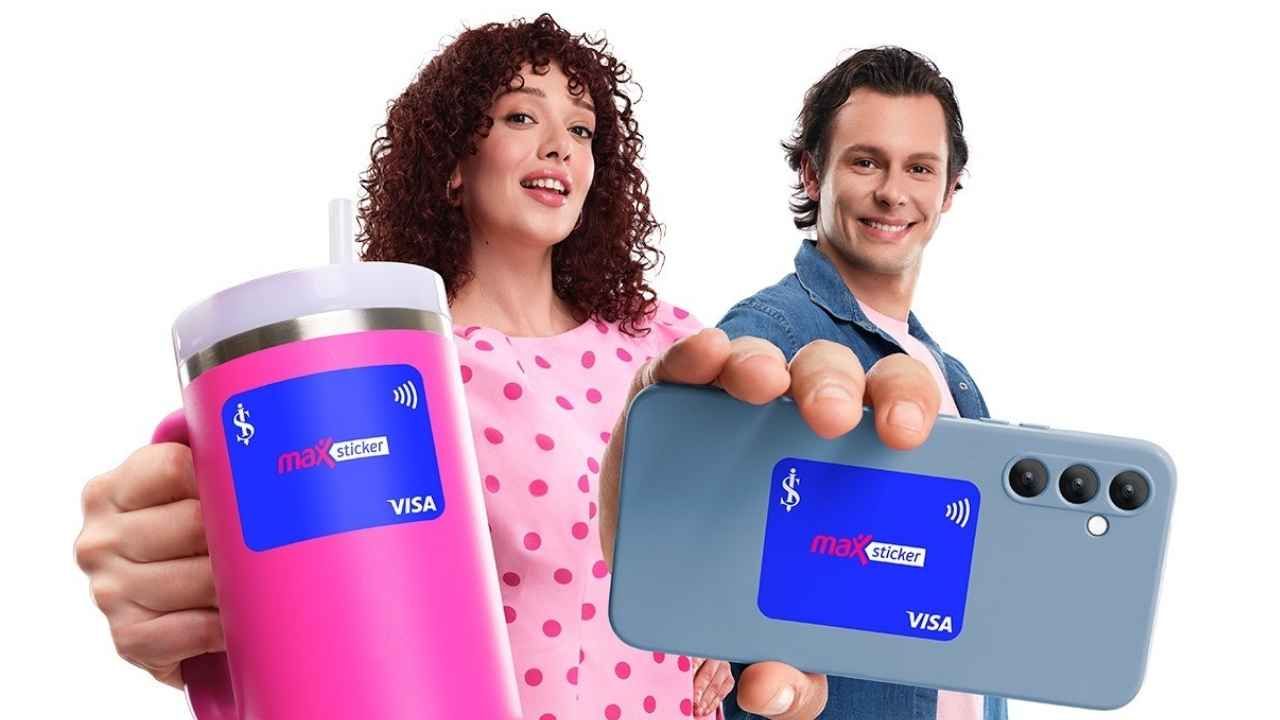 İş Bankası MaxSticker ile kredi kartını telefona yapıştırıyor