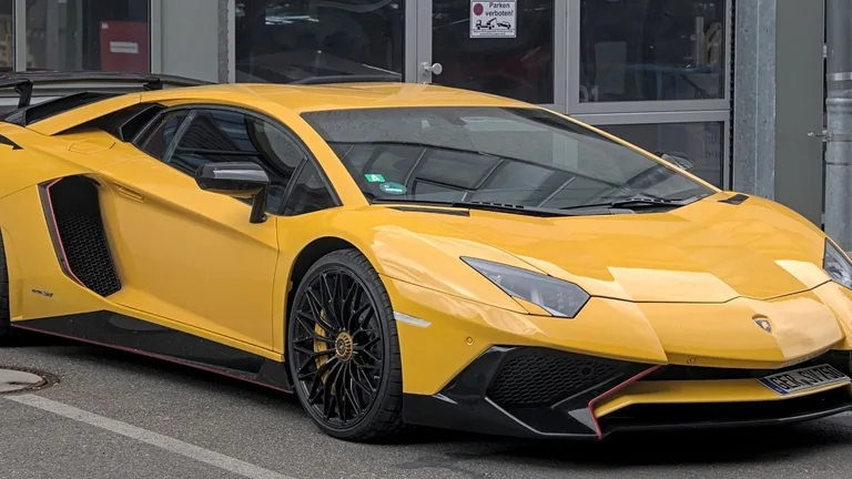 Lamborghini CEO’su Çinli elektrikli süper otomobillere meydan okudu