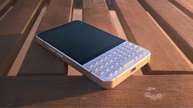 Minimal Phone 2 fiziksel klavyeyi AMOLED ekran ve 5G ile buluşturuyor