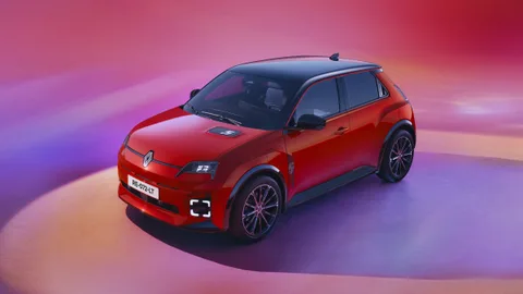 Renault 5 E-Tech sessiz sedasız daha iyi bir otomobile dönüştü