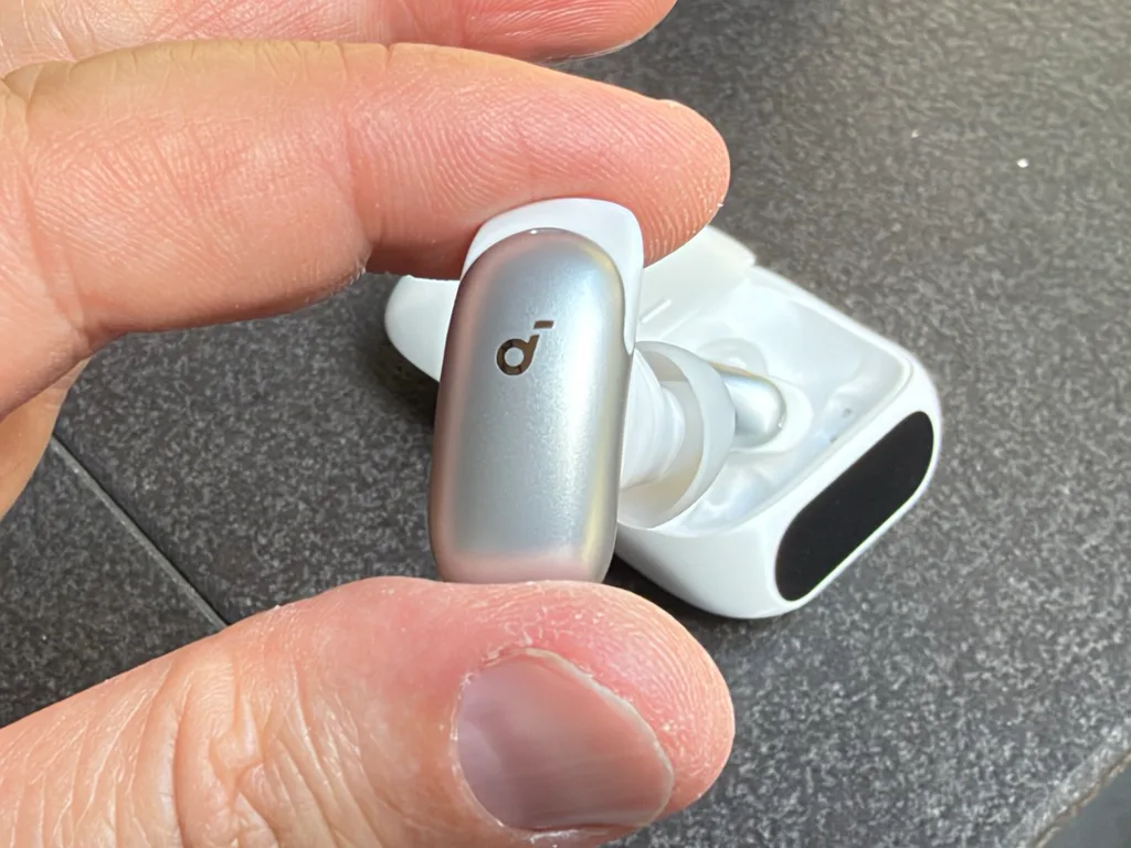 Yapay zeka ve ekranlı kutu fark yaratıyor mu? Soundcore Liberty 5 Pro İncelemesi
