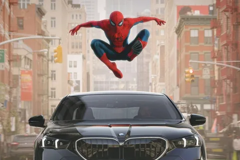 BMW araç ekranına Spider-Man reklamı koyunca tepki büyüdü
