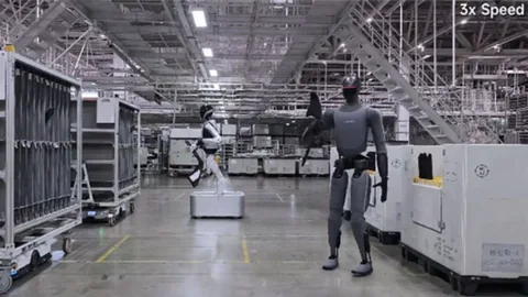 Xiaomi 1,7 metrelik insansı robotunu ilk kez halka çıkarıyor