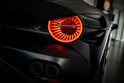 Alfa Romeo 33 Stradale Perla Nera mat karbon gövdeyle tanıtıldı