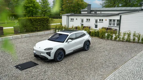 Porsche Cayenne Electric’in kablosuz şarjı Avrupa’da siparişe açıldı