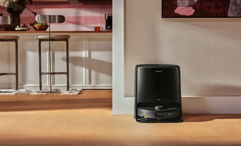 Roborock Qrevo 2 Pro halıdan önce paspasını bırakıyor