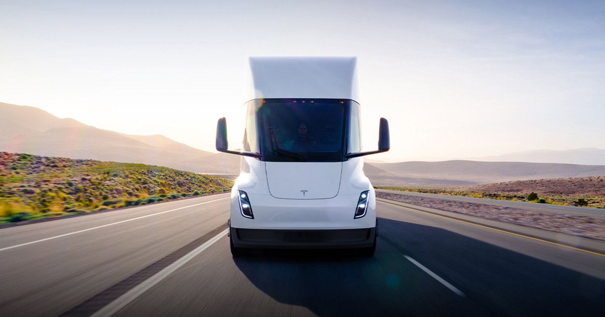 Tesla Semi’nin yeni üretim döneminde müşteri teslimatları başladı