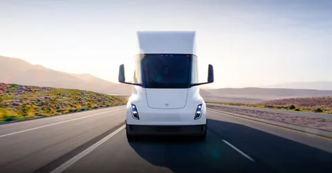 Tesla Semi’nin yeni üretim döneminde müşteri teslimatları başladı