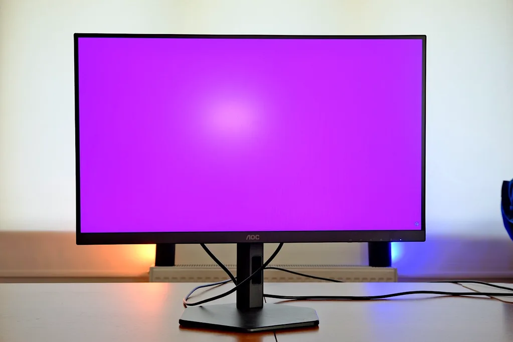 Oyun monitörü iş ve film için nasıl? AOC Q27G4XF İncelemesi