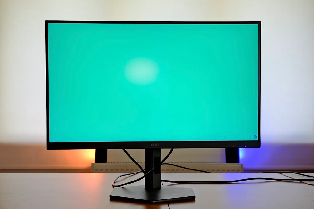 Oyun monitörü iş ve film için nasıl? AOC Q27G4XF İncelemesi
