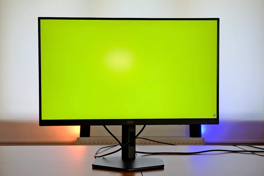 Oyun monitörü iş ve film için nasıl? AOC Q27G4XF İncelemesi