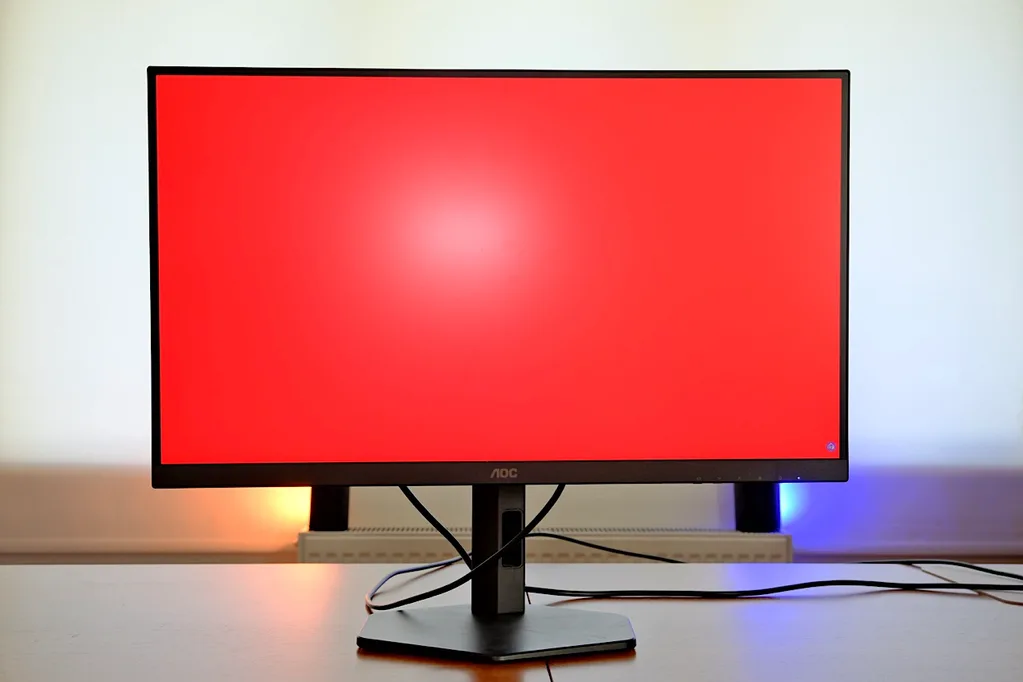 Oyun monitörü iş ve film için nasıl? AOC Q27G4XF İncelemesi