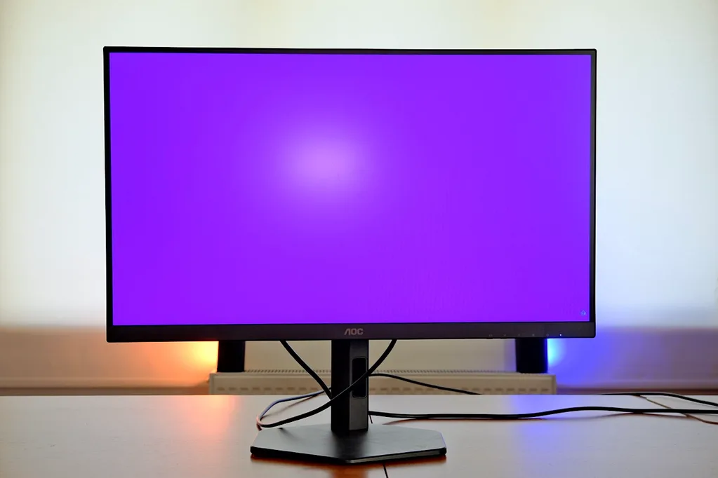 Oyun monitörü iş ve film için nasıl? AOC Q27G4XF İncelemesi