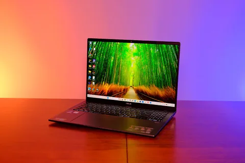 OLED ekran ve Intel Core Ultra 7 ile büyük ekranda çalışma deneyimi! ASUS Vivobook S16 İncelemesi