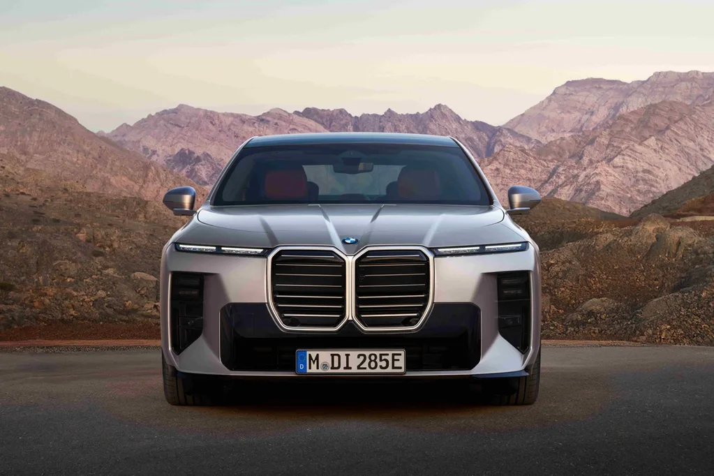 BMW 7 Serisi 14,37 milyon TL’den başlıyor, menzili 727 km’ye çıkıyor