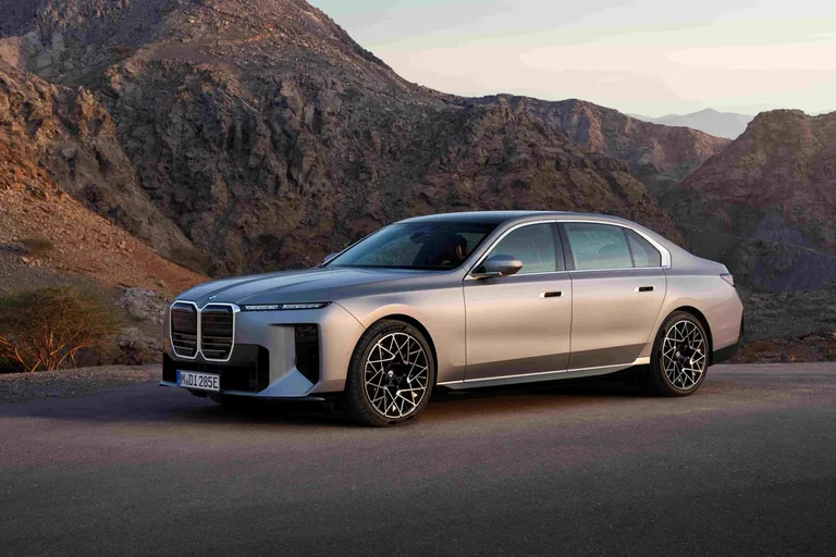 BMW 7 Serisi 14,37 milyon TL’den başlıyor, menzili 727 km’ye çıkıyor