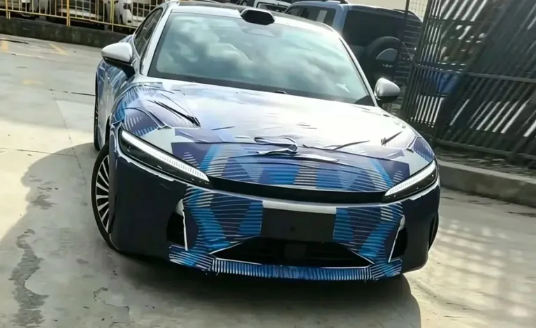Yeni BYD Han kamuflajlı görüntülendi, tavanda LiDAR dikkat çekti