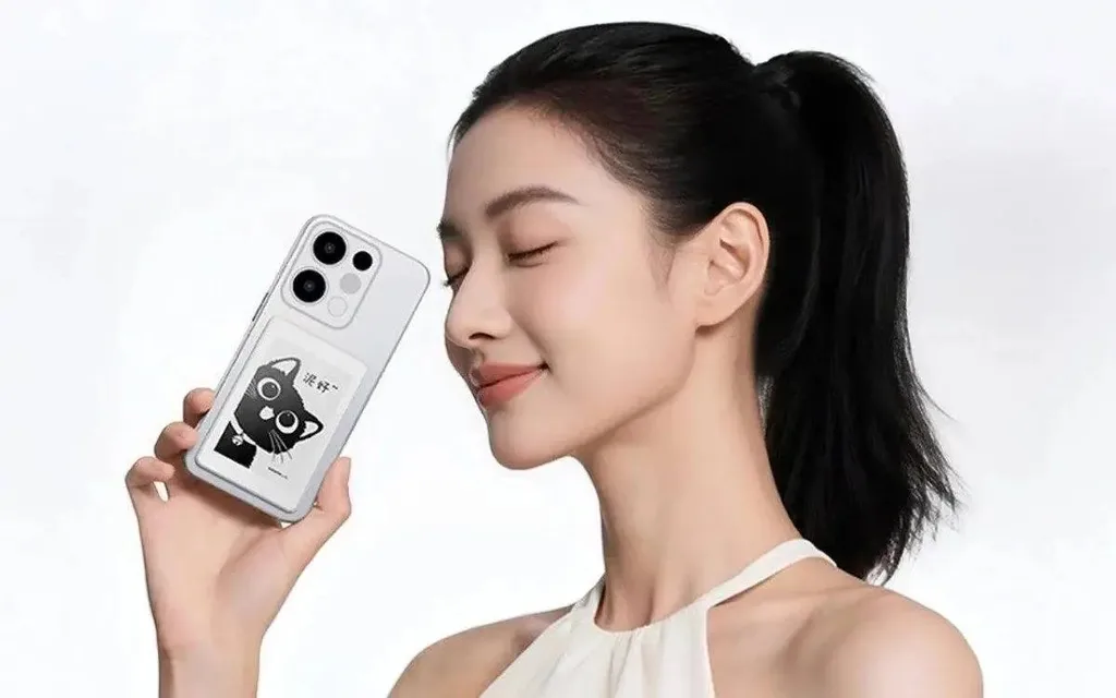 Honor’dan telefonun arkasına takılan e-kitap okuyucu