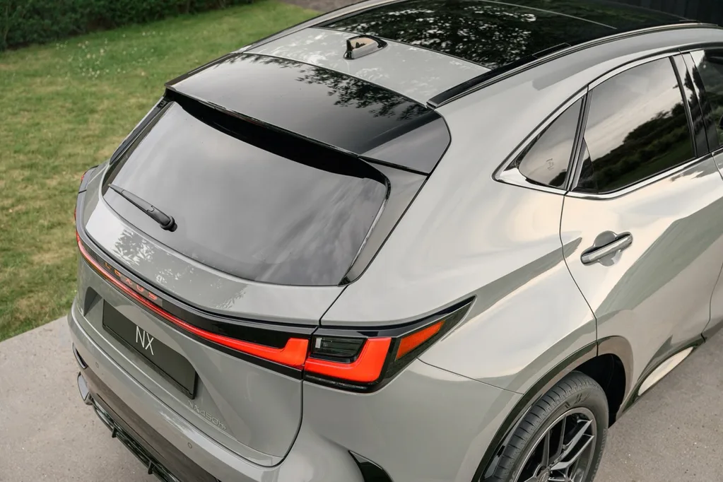 Yeni Lexus NX daha büyük batarya ve yeni kabinle geliyor