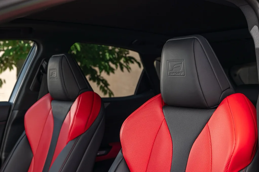 Yeni Lexus NX daha büyük batarya ve yeni kabinle geliyor