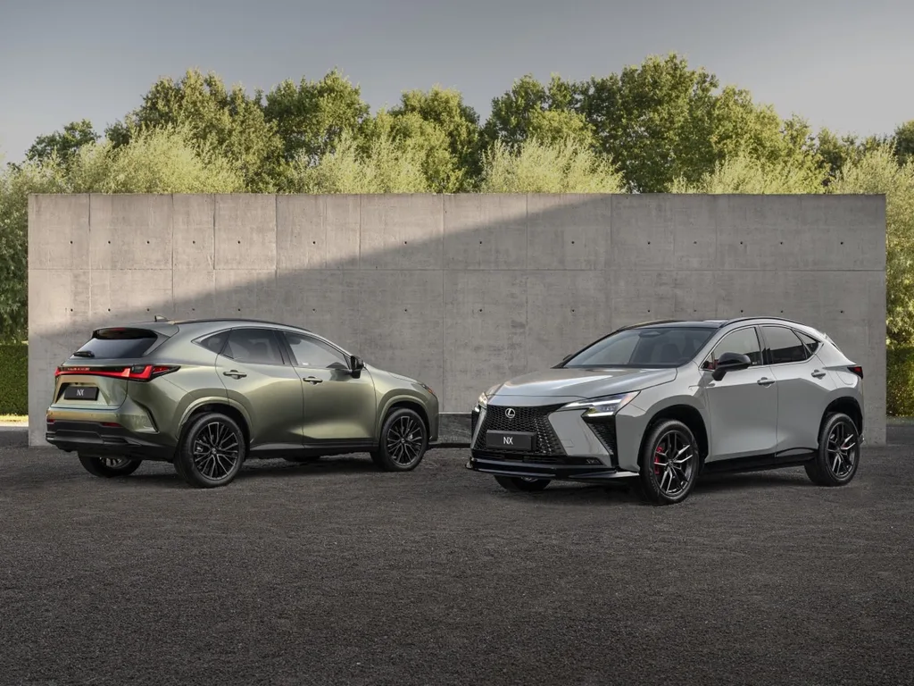 Yeni Lexus NX daha büyük batarya ve yeni kabinle geliyor