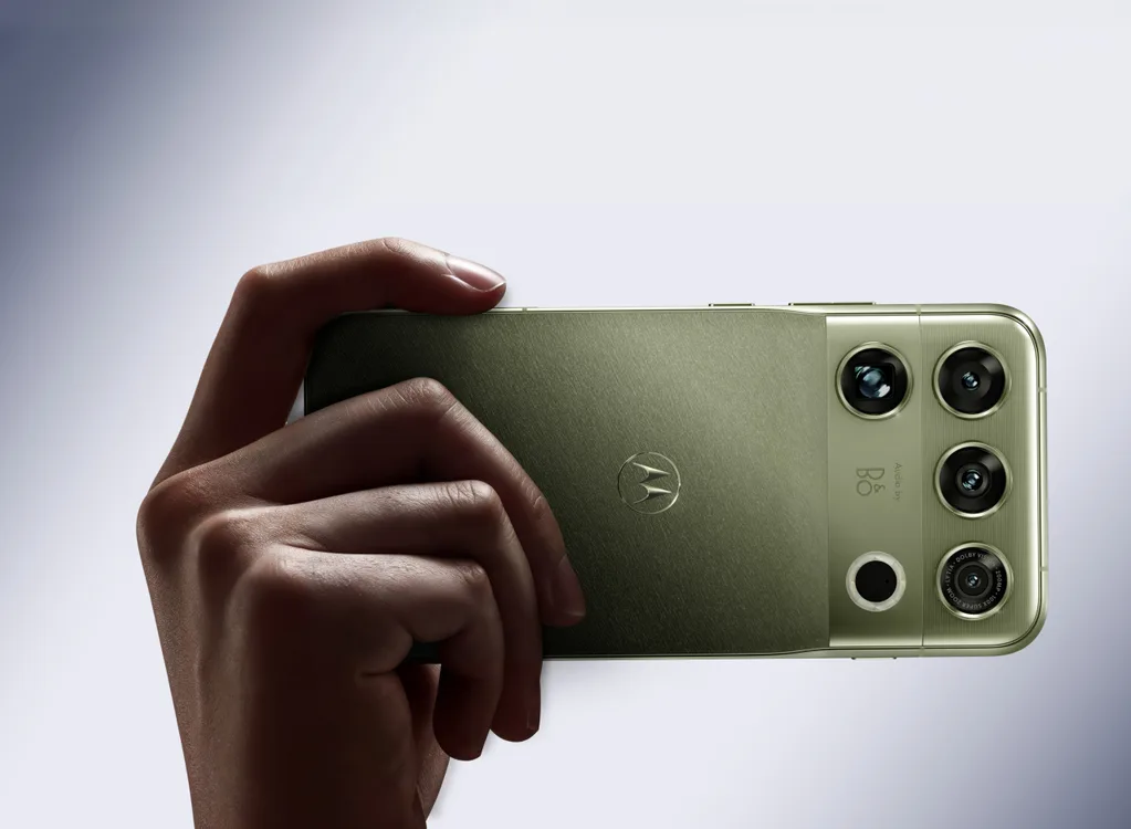 Motorola Signature 27, 200 MP periskop kamerası ve yeni Snapdragon işlemcisiyle geliyo