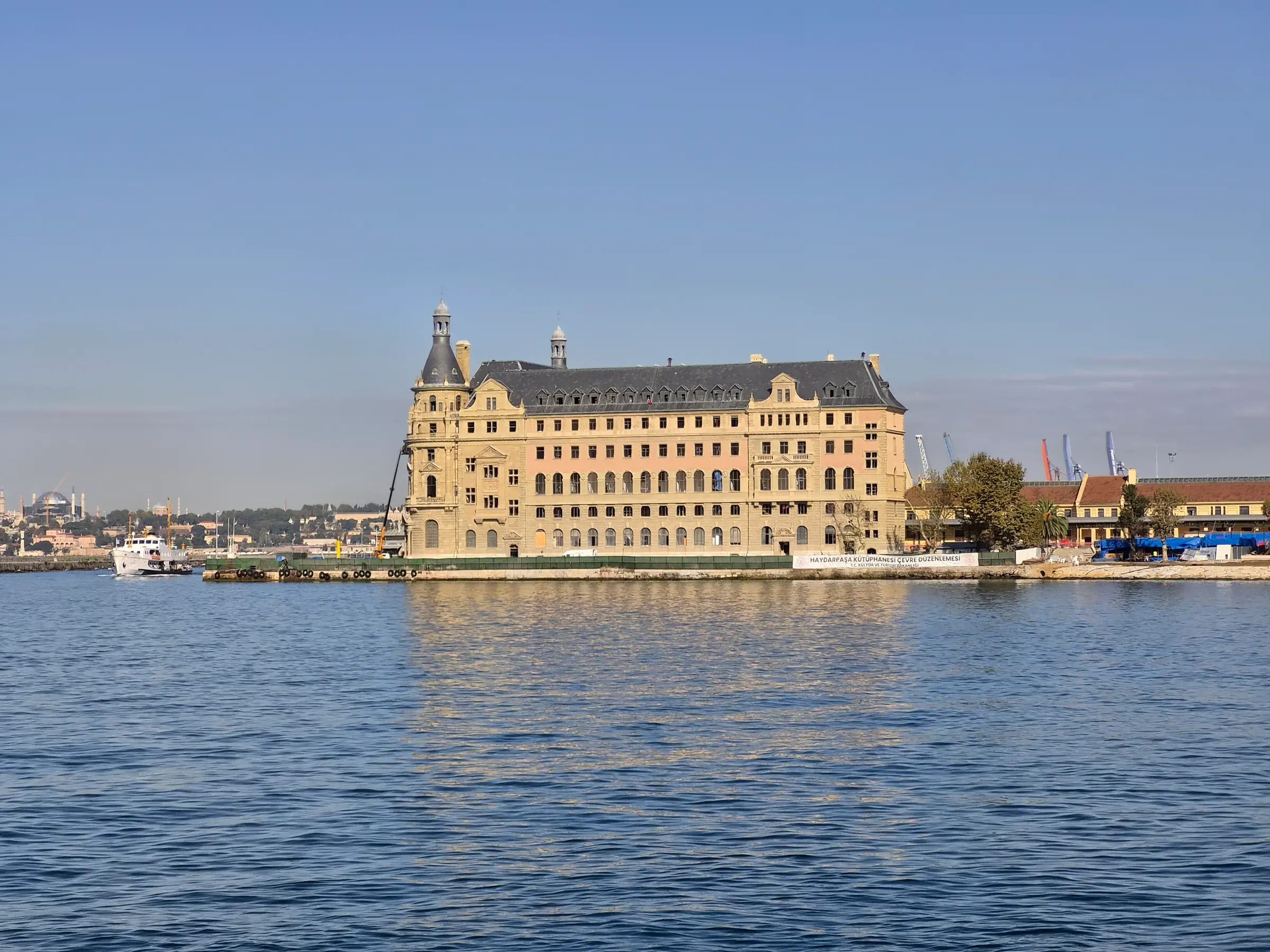 Galaxy S26 FE: Telefoto kamera ile 3 kat yakınlaştırmalı Haydarpaşa