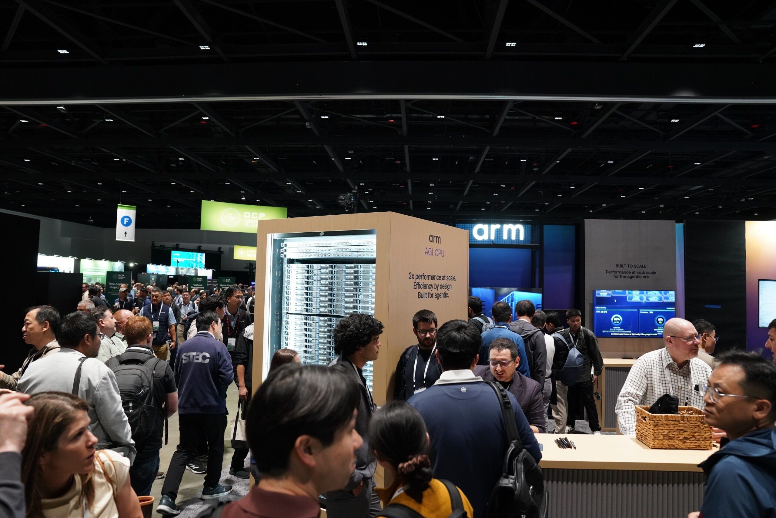 Arm’ın AGI CPU karşılaştırması, raf başına iş yükünde 1,99 kat fark gösteriyor