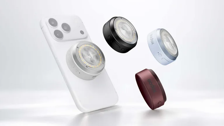 Godox A2, telefona 93 gramlık xenon flaş ve LED ışık ekliyor