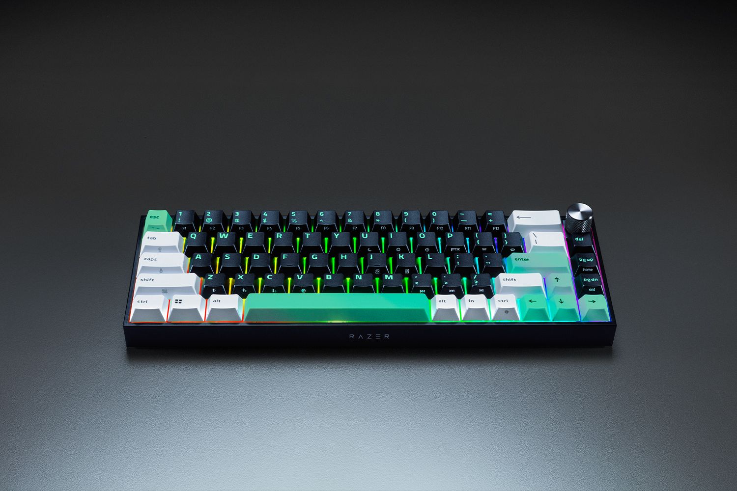 Razer Reclusa Mini 65%, manyetik anahtarları kablosuz sunuyor