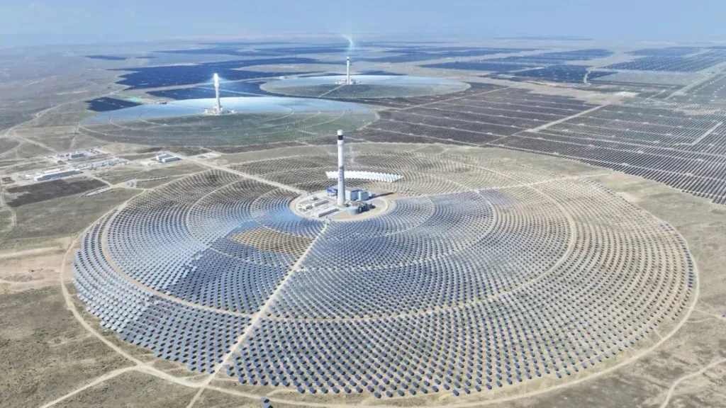 PowerChina Çin’de 1 GW hibrit güneş santralini devreye aldı
