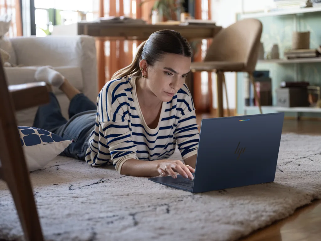 HP Googlebook 14, 19 saatlik pil iddiasını OLED ekranla birleştiriyor